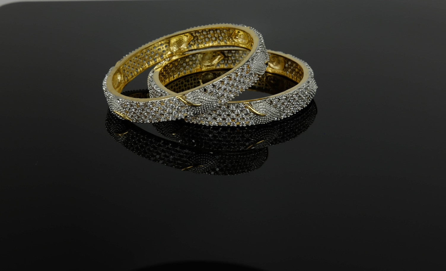 Vogue & Beauty Bangle Set