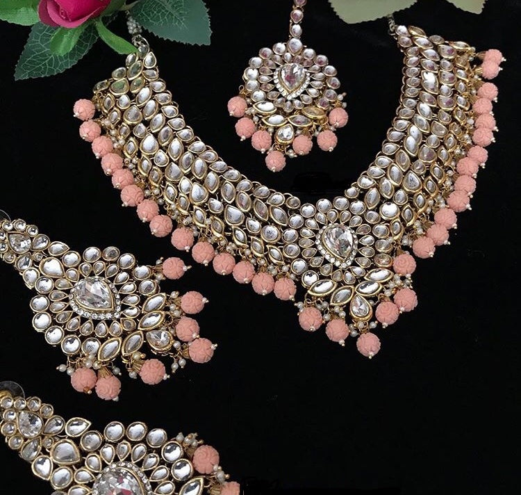 Antique Gold Peach Kundan Necklace Set – V O G U E B E A U T Y