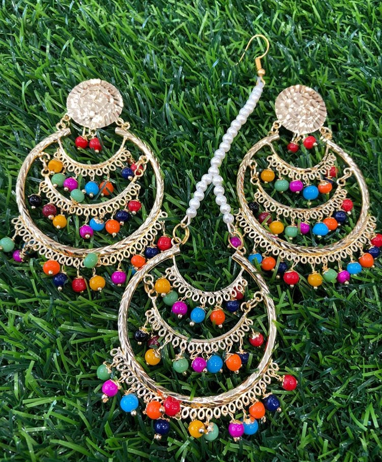 Multicolour Peepal Patti Earring Tikka Set – V O G U E B E A U T Y